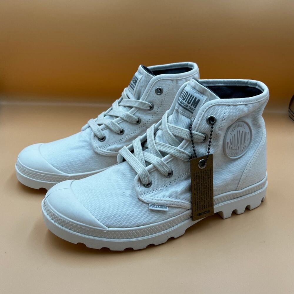 New With box - Palladium Pampa Hi Boots in Star White Women Size 8
